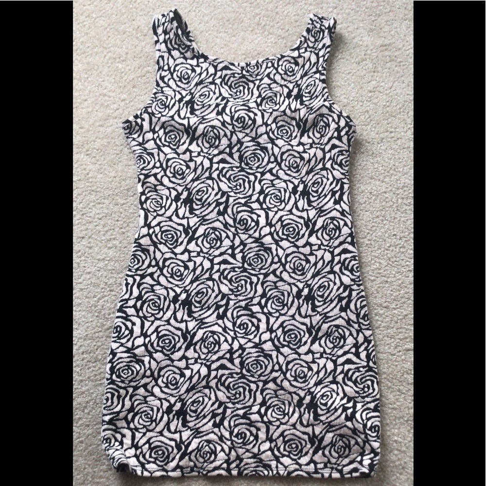 Pretty detailed back dress